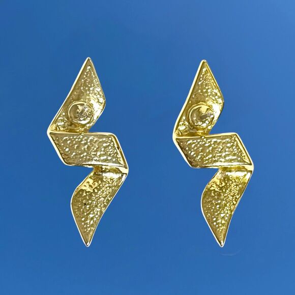 Gold Tone Rhinestone Earrings Swirl Ribbon Pierced Posts Sparkle Crystal Unique - Picture 5 of 9